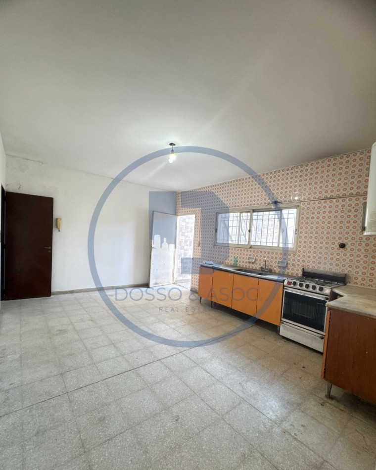 INVERSION CON RENTA + POTENCIAL DE DESARROLLO EN ESQUINA ESTRATEGICA - RESISTENCIA CHACO