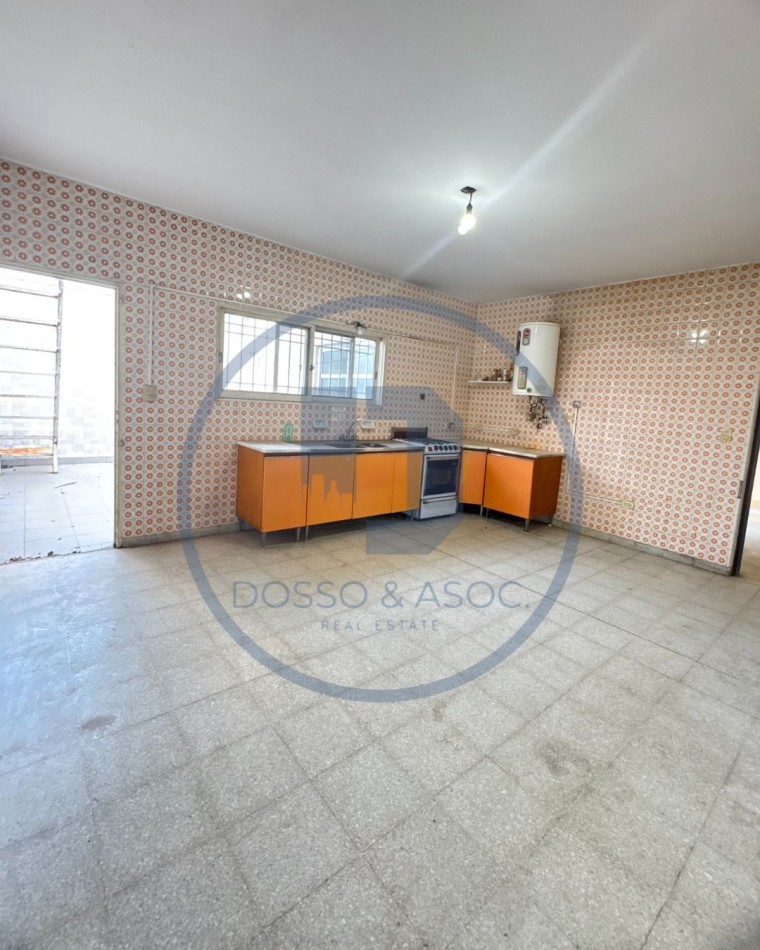 INVERSION CON RENTA + POTENCIAL DE DESARROLLO EN ESQUINA ESTRATEGICA - RESISTENCIA CHACO