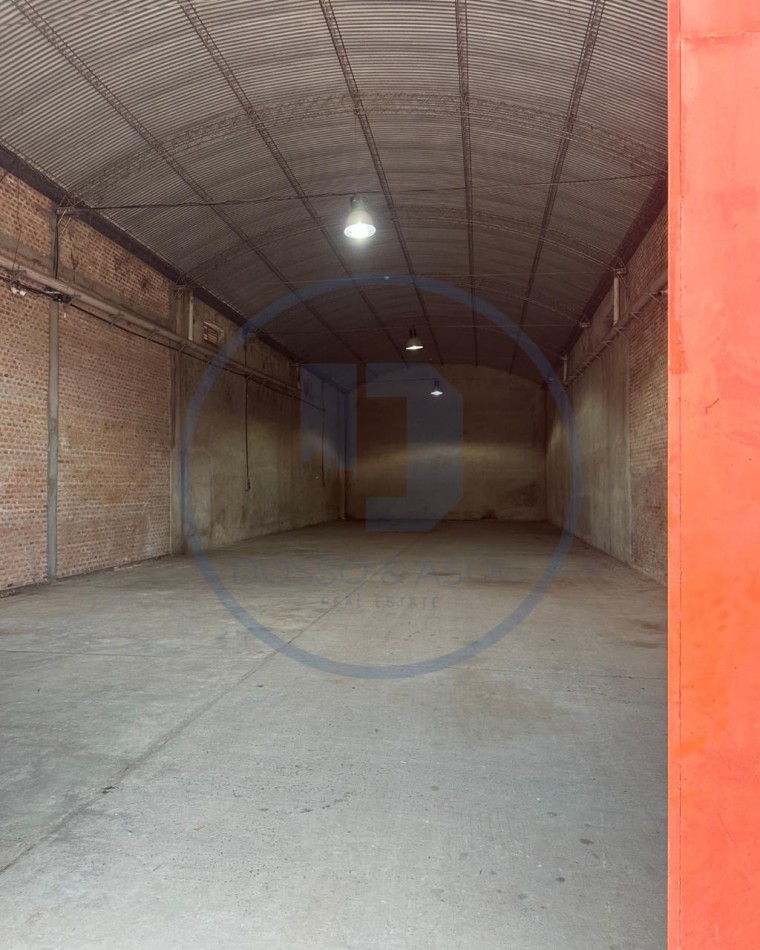 SE ALQUILA GALPON EN EXCELENTE UBICACION COMERCIAL / INDUSTRIAL