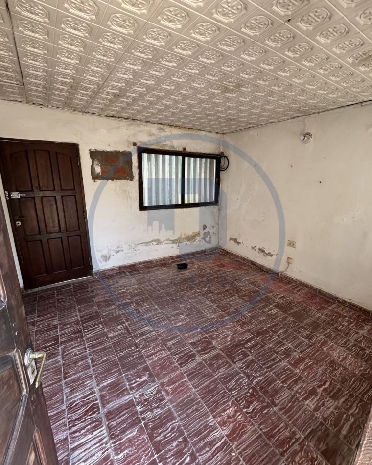 Casa a reciclar en Barrio Italia - Ideal para inversion