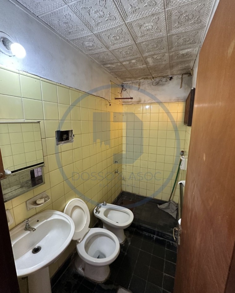 Casa a reciclar en Barrio Italia - Ideal para inversion