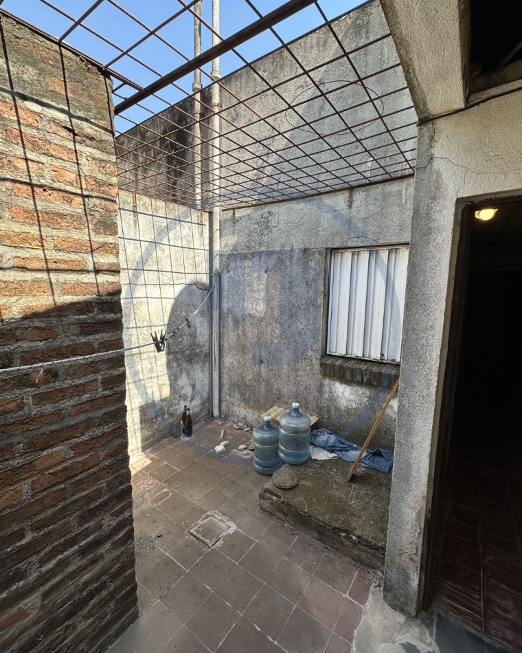 Casa a reciclar en Barrio Italia - Ideal para inversion