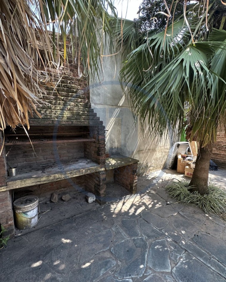 Casa a reciclar en Barrio Italia - Ideal para inversion