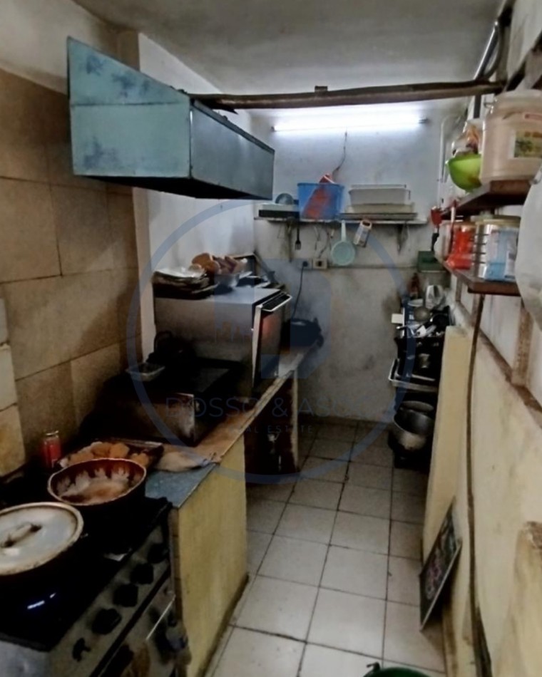 SE VENDE LOCAL COMERCIAL ENFRENTE A HOSPITAL PERRANDO